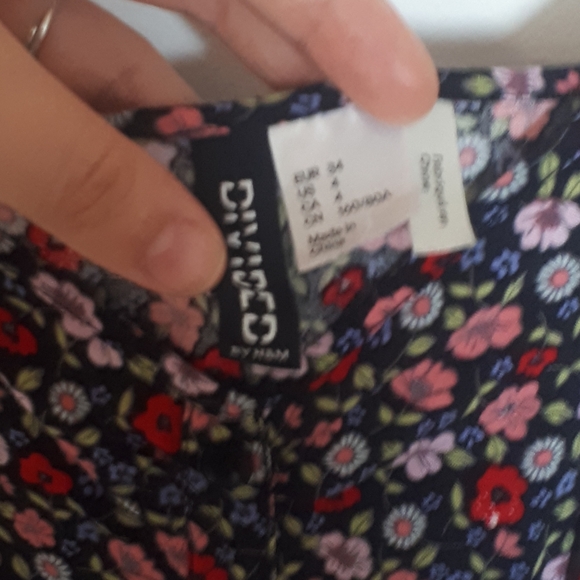 Faux Button Front Floral Romper - Picture 3 of 5